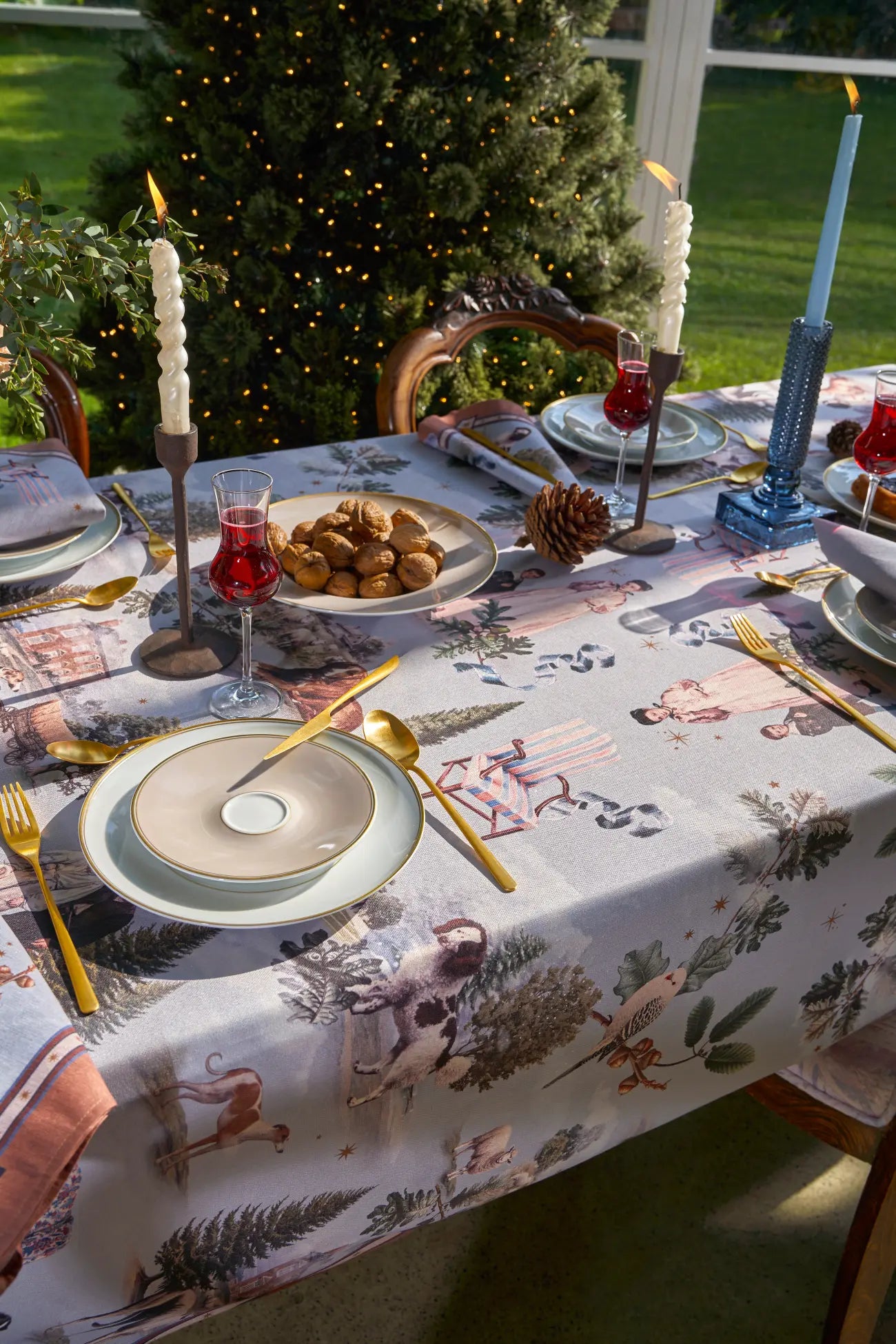 Manteles de lujo con diseños inspirados en la naturaleza para una mesa elegante